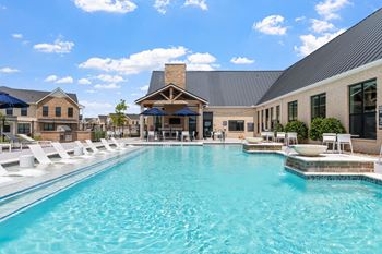 Resort-style pool with sun shelf